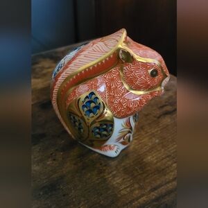 Royal Crown Derby RED SQUIRREL Paperweight with Gold Stopper